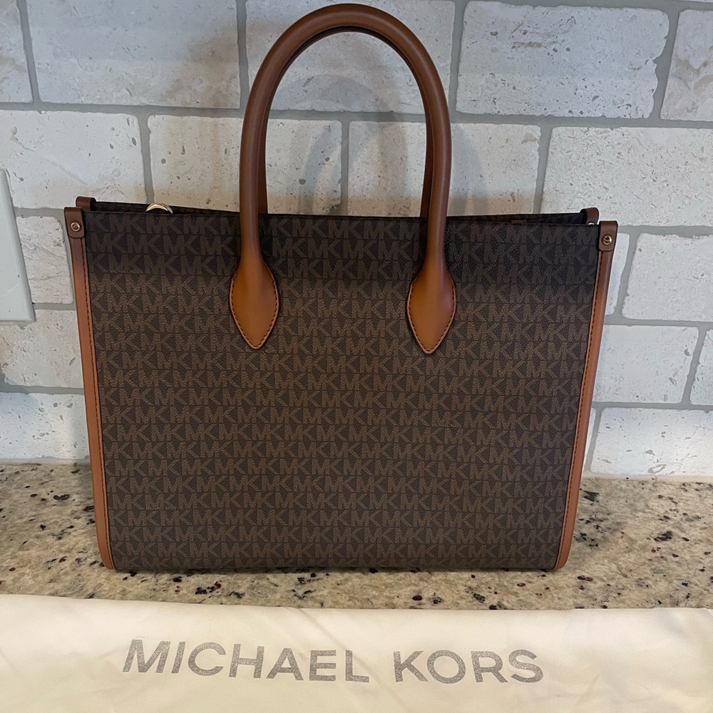 POST HOLIDAY SALE! 🔥MICHAEL KORS MIRELLA TOTE! - Picture 4 of 10